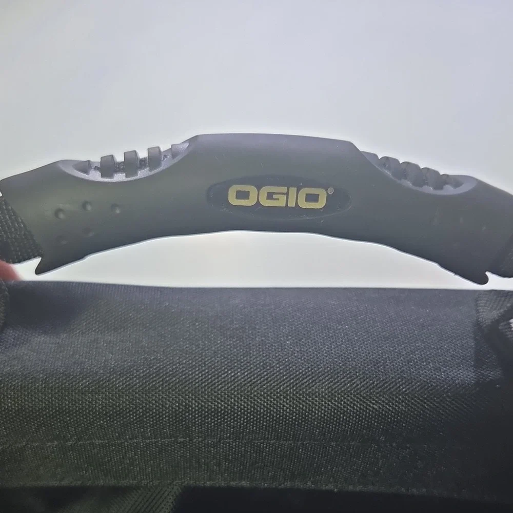 OGIO Classification 03507 Black Nylon Messenger Bag Padded Fits 15
